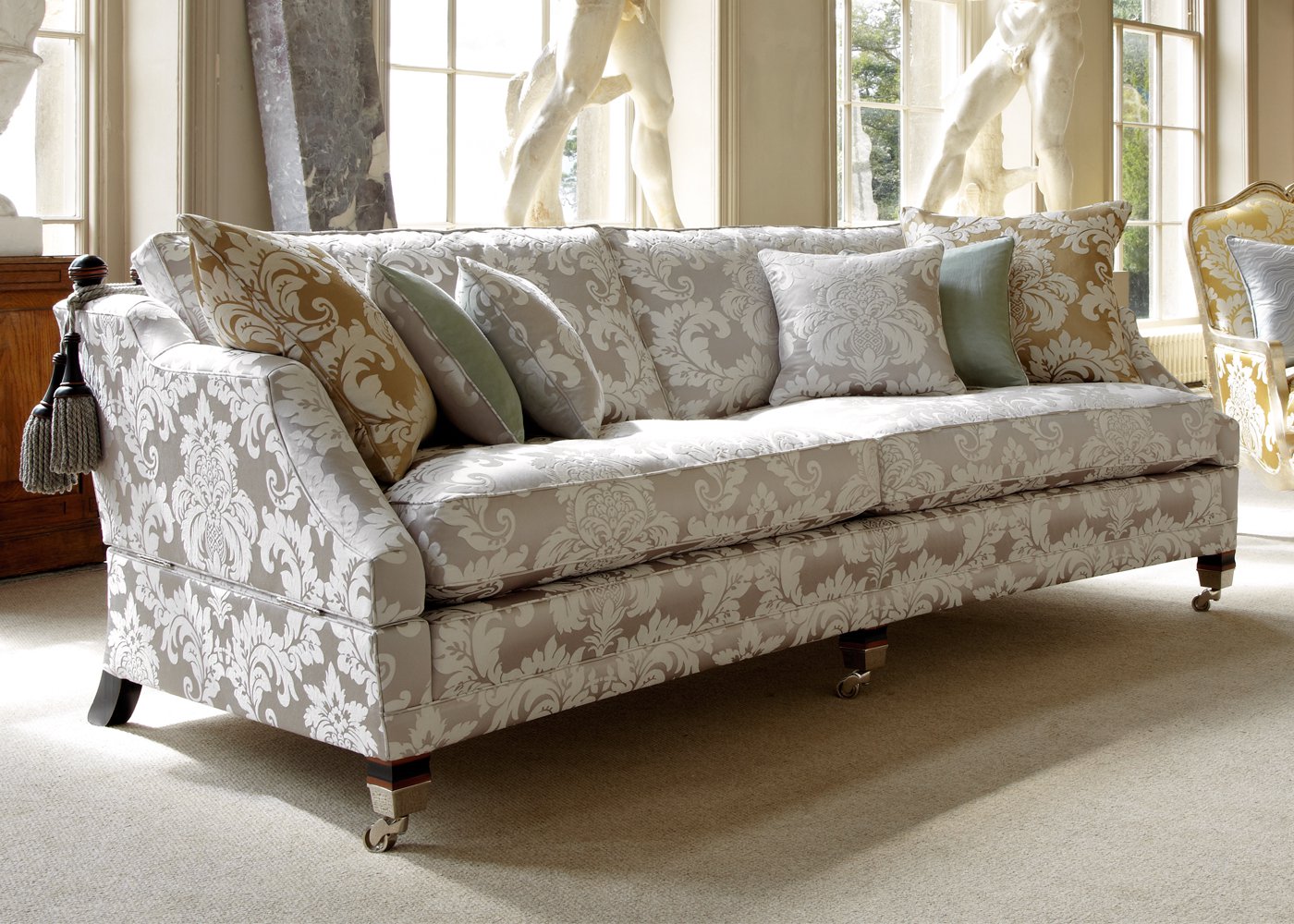 Раскладной диван классический стиль